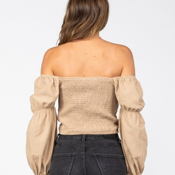 👕Taupe Woven Rouched Crop Top - Picture 4 of 5